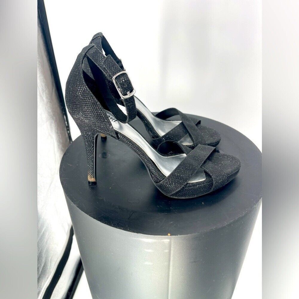 Foni women's black strapping sandal size 8 1/2 bin 1
